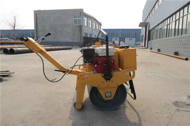 小型壓路機(jī)使用柴油和汽油有哪些區(qū)別？